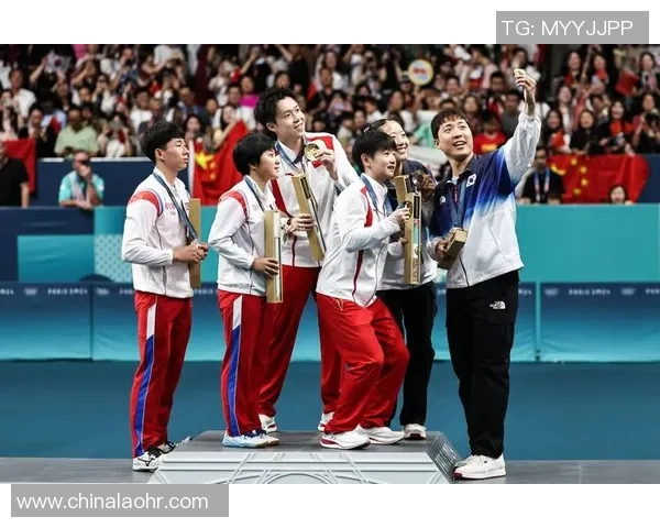 小孩梦想成真与足球明星同场踢球的奇妙瞬间 小孩梦想成真与足球明星同场踢球的奇妙瞬间